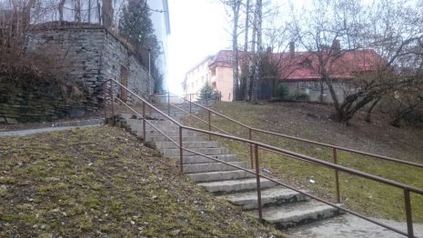 Stairway with railing