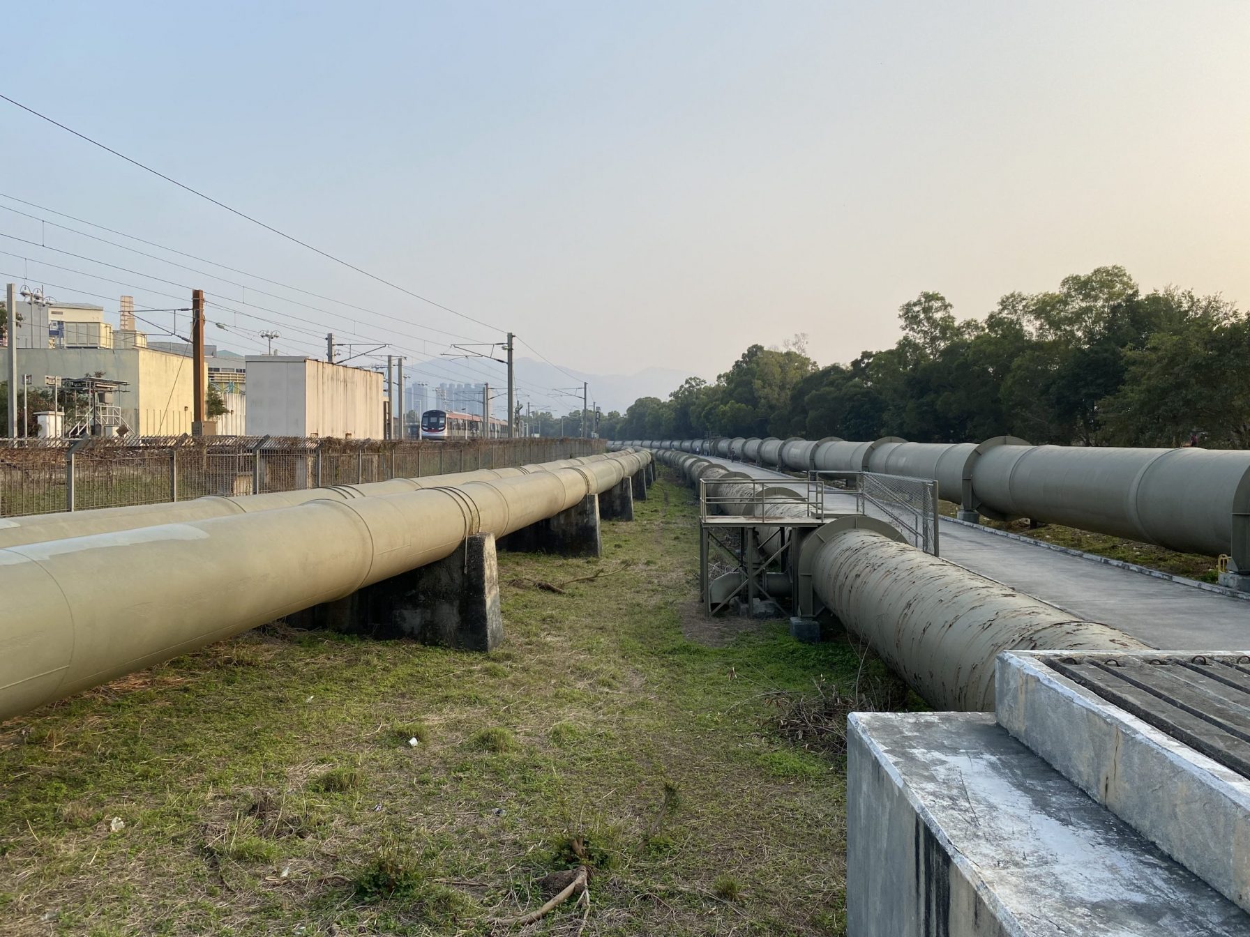Prominent impassable line feature (Water pipeline)